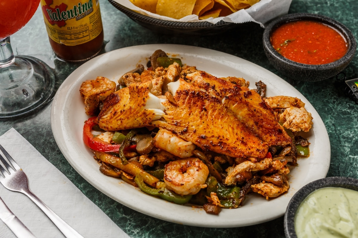 El SOmbrero Mexican Food restaurant longview kilgore tx texas fajita chicken shrimp mushrooms pepper spinach tilapia